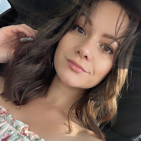 Meet your Posher, Courtney - Picture 1 of 1